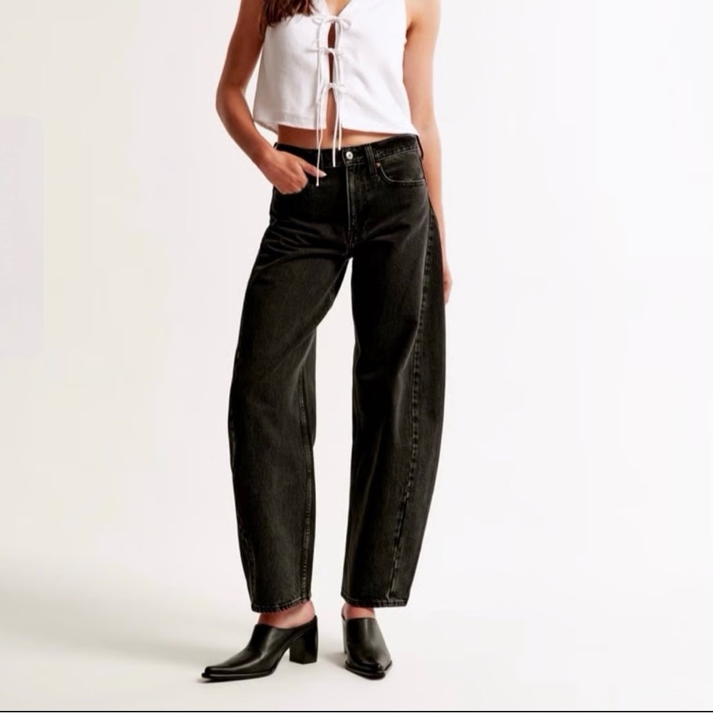Abercrombie Mid Rise Barrel Jeans 30